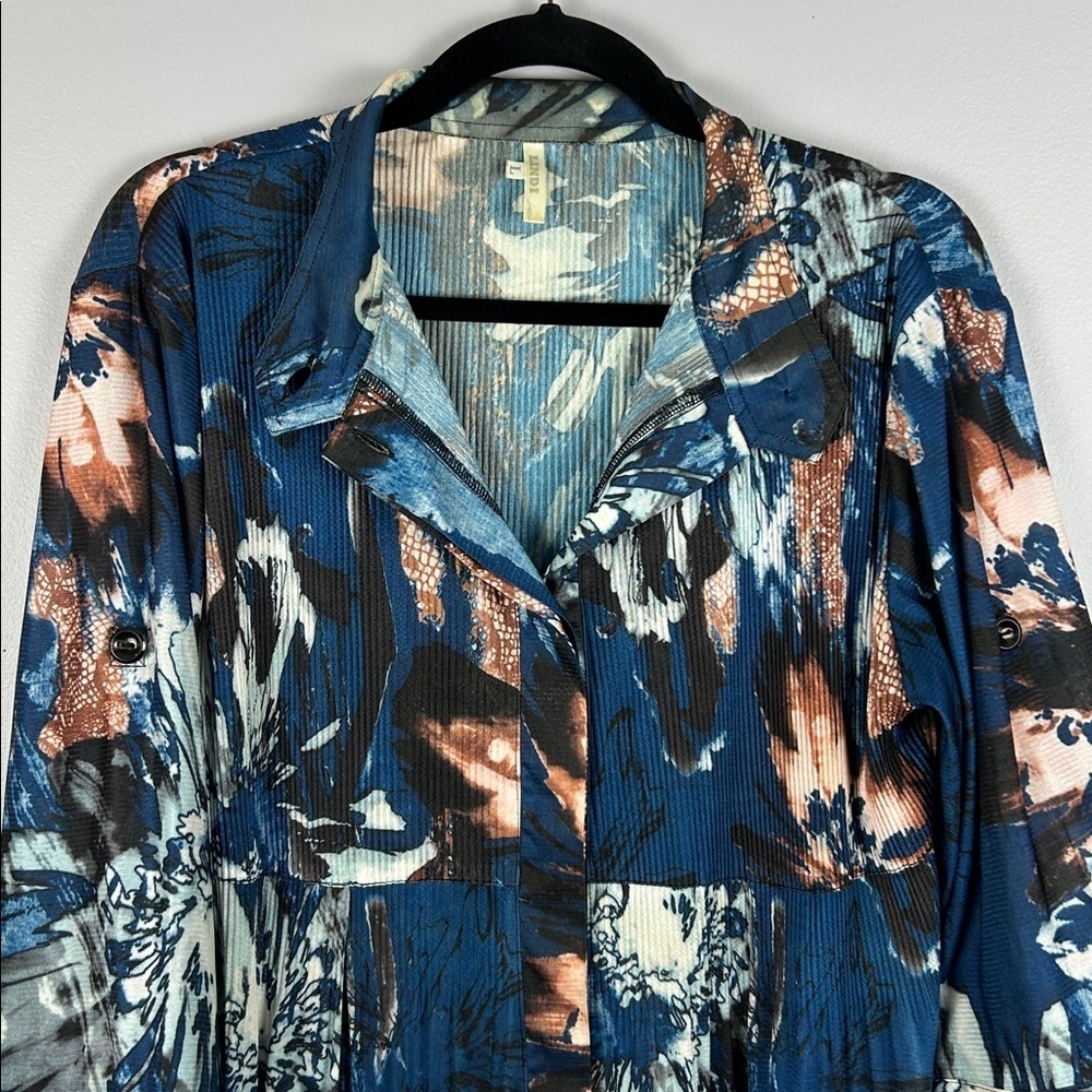 Lindi Artsy Floral 3/4 Roll Tab Sleeves Pleated Flowy Tunic Blouse Large Blue - Picture 3 of 14